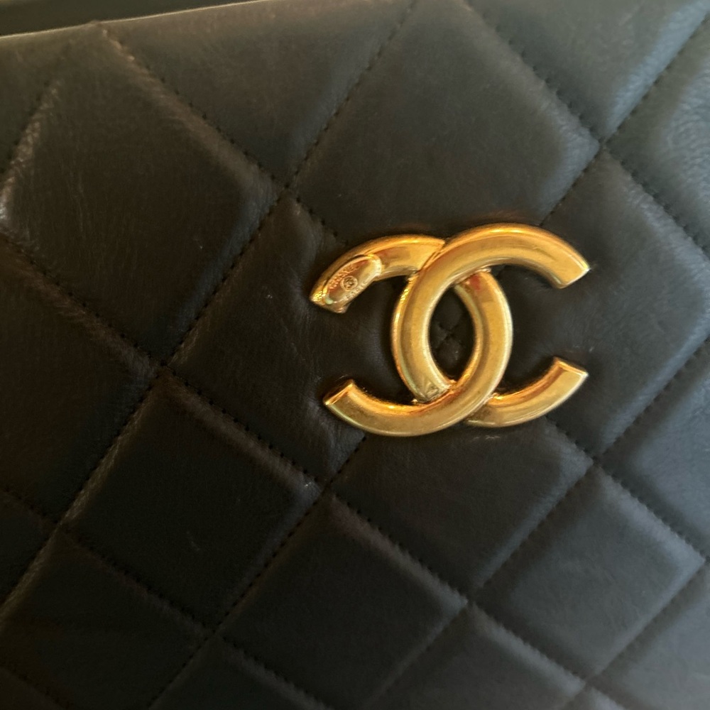 CHANEL Black Matelasse Quilted Tote with Gold Chain - Picture 2 of 11